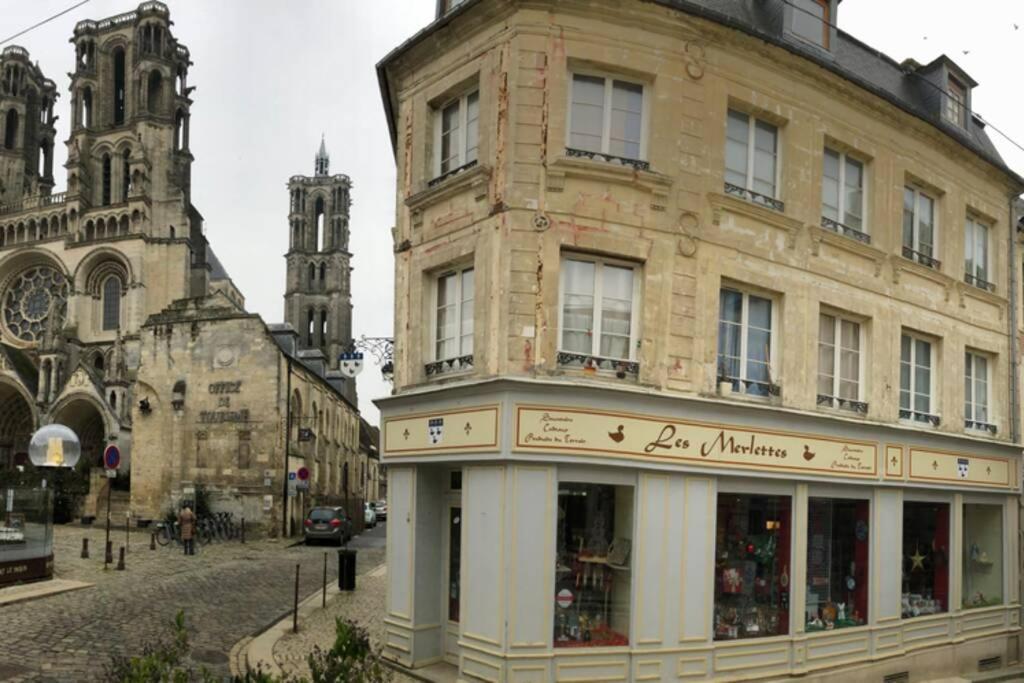 Laon :   Suite privée au pied de la Cathédrale  Extérieur photo