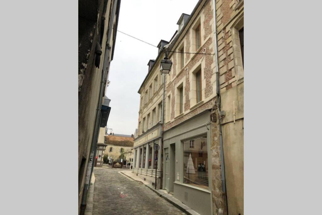 Laon :   Suite privée au pied de la Cathédrale  Extérieur photo