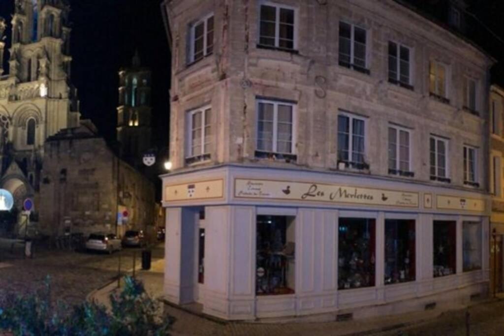 Laon :   Suite privée au pied de la Cathédrale  Extérieur photo